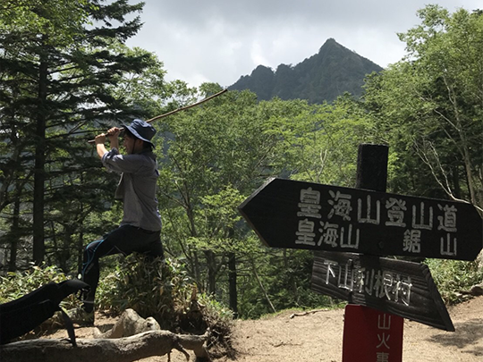 休日は同僚や友人と山登りへ