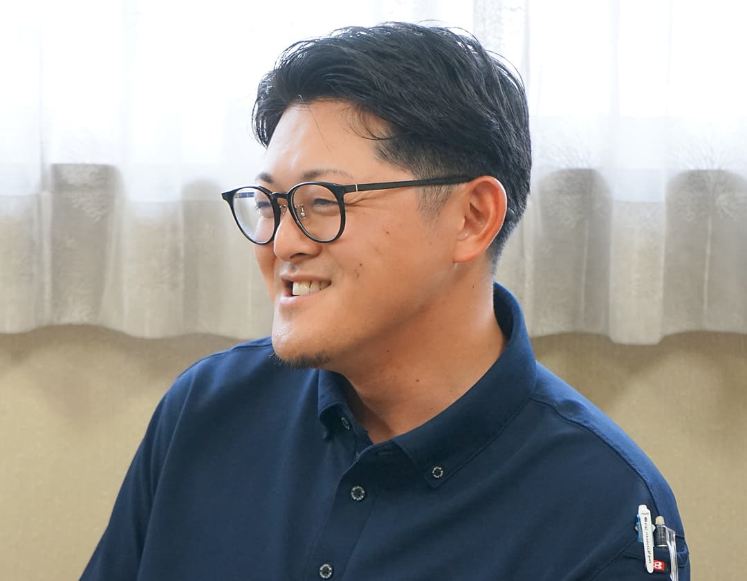写真：笑顔で対談する山下さん