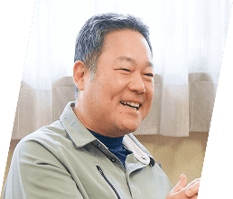 写真：笑顔で対談する佐藤さん