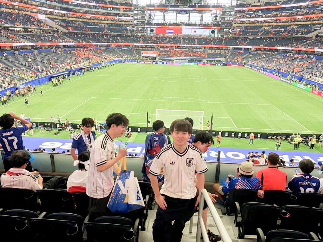 写真：サッカーワールドカップを現地観戦する片岡さん