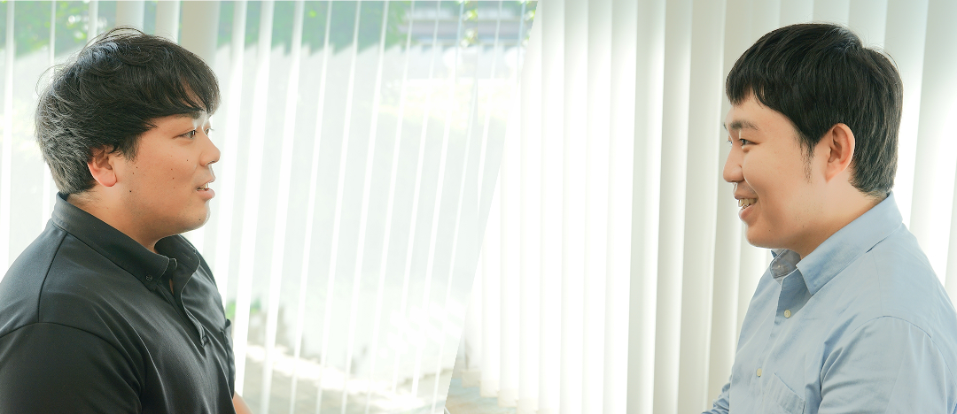 写真：阿曽さんと近藤さんが向かい合って対談している様子