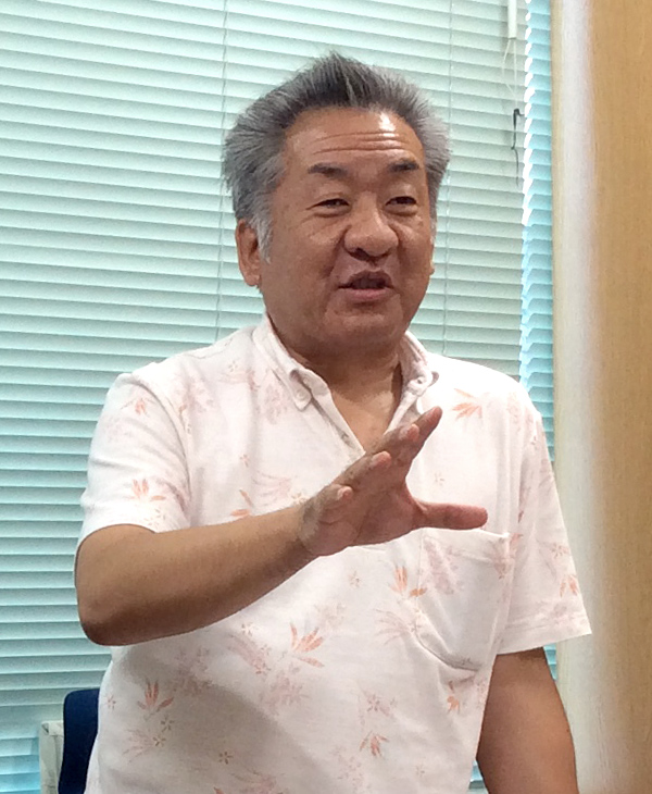 金子 健一が話している様子