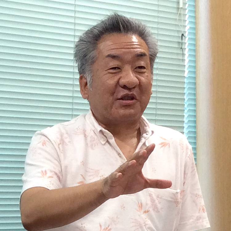 金子 健一が話している様子